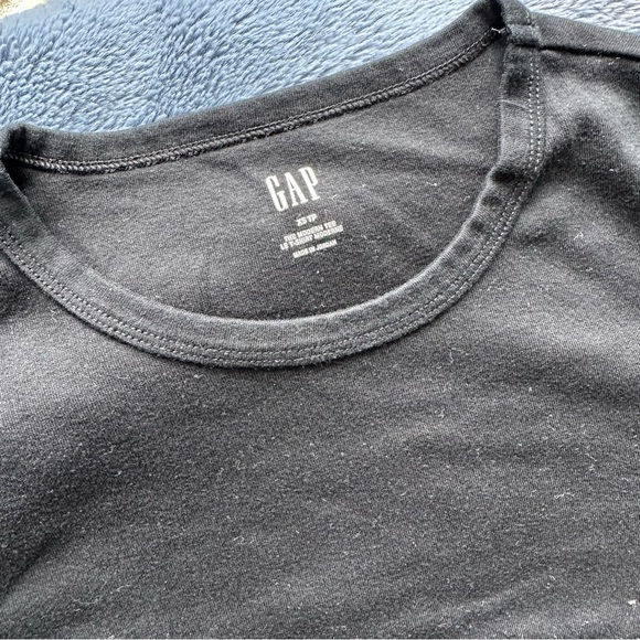 GAP Black Long Sleeve Tee - Picture 2 of 3